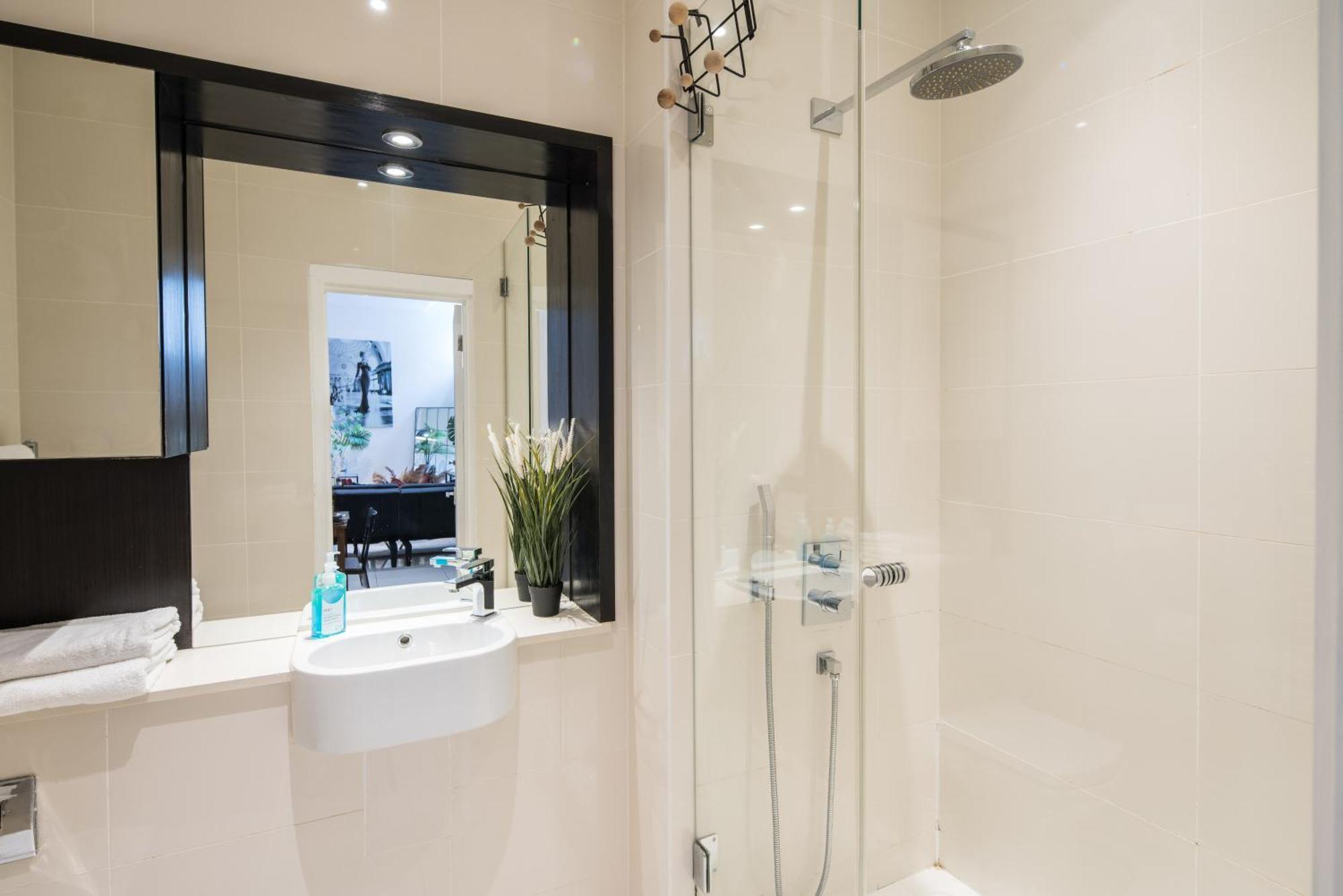 Al Central-Soho-Chinatown-Coventgarden-Cozy-Onebed Διαμέρισμα Λονδίνο Εξωτερικό φωτογραφία